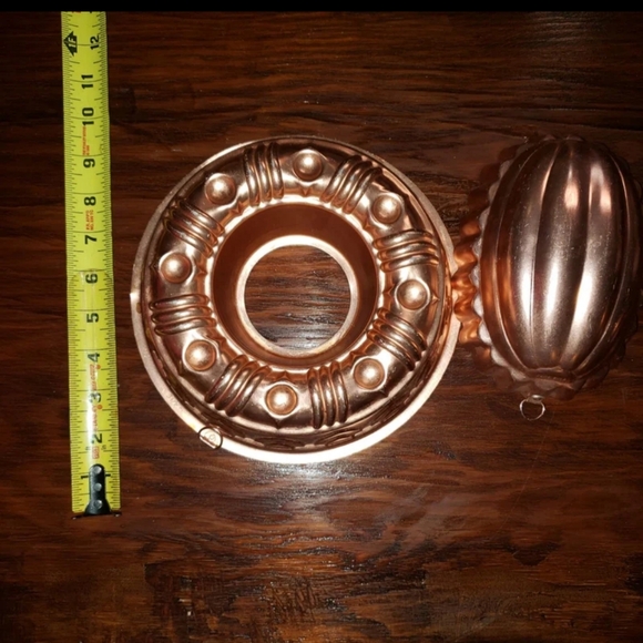 Vintage Copper Molds Set of 2 - Picture 3 of 3